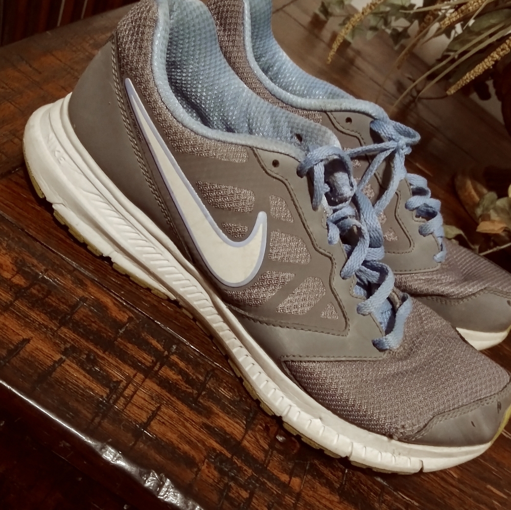 Women's shoes